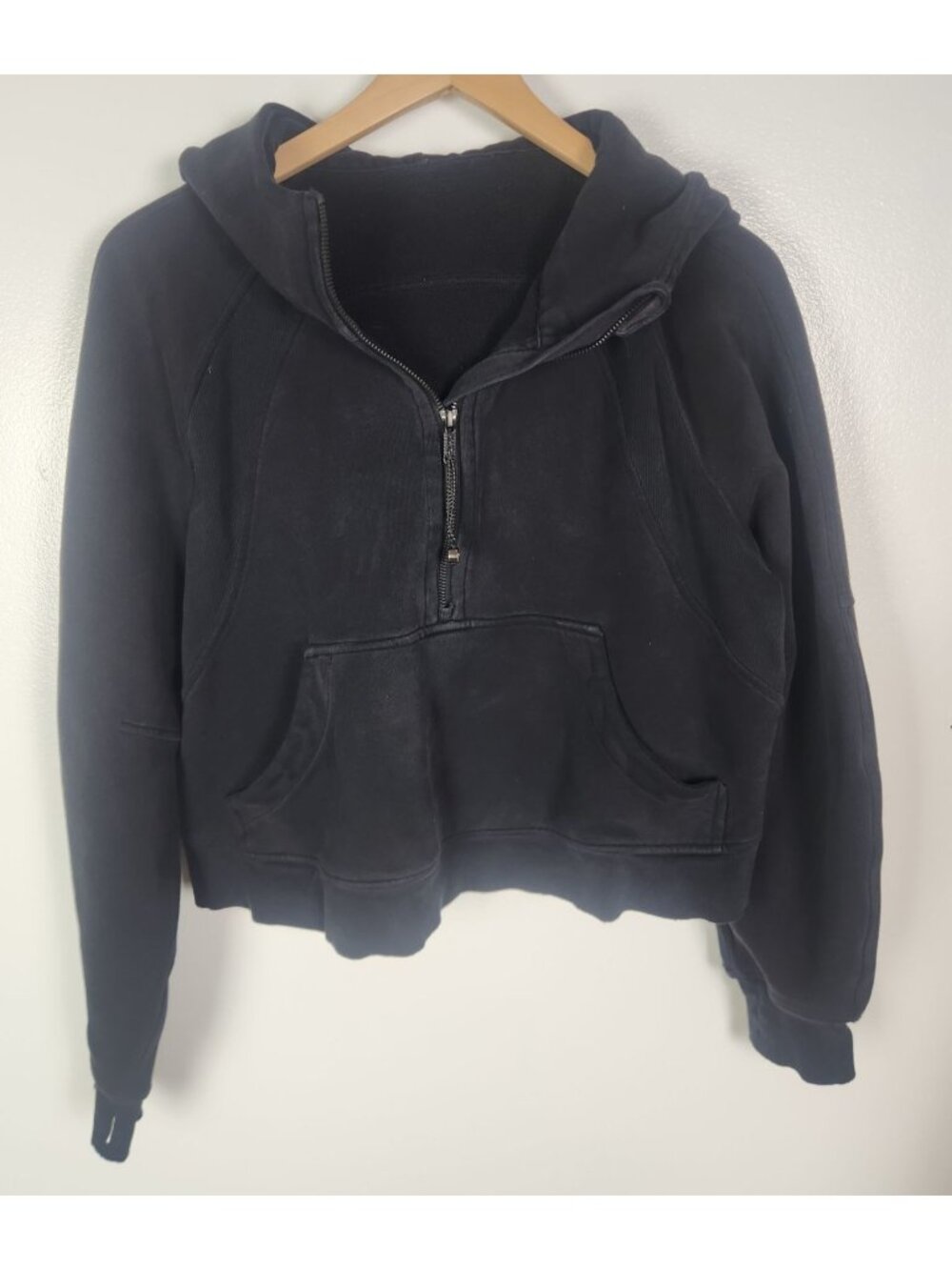 Lululemon Women's Sz. M/L Black Scuba Hoodie Cropped 1/4 Zip Top